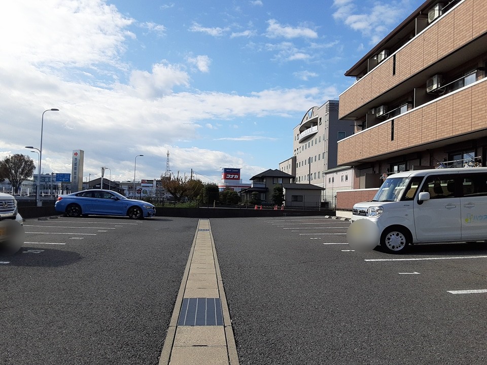 27/28 駐車場