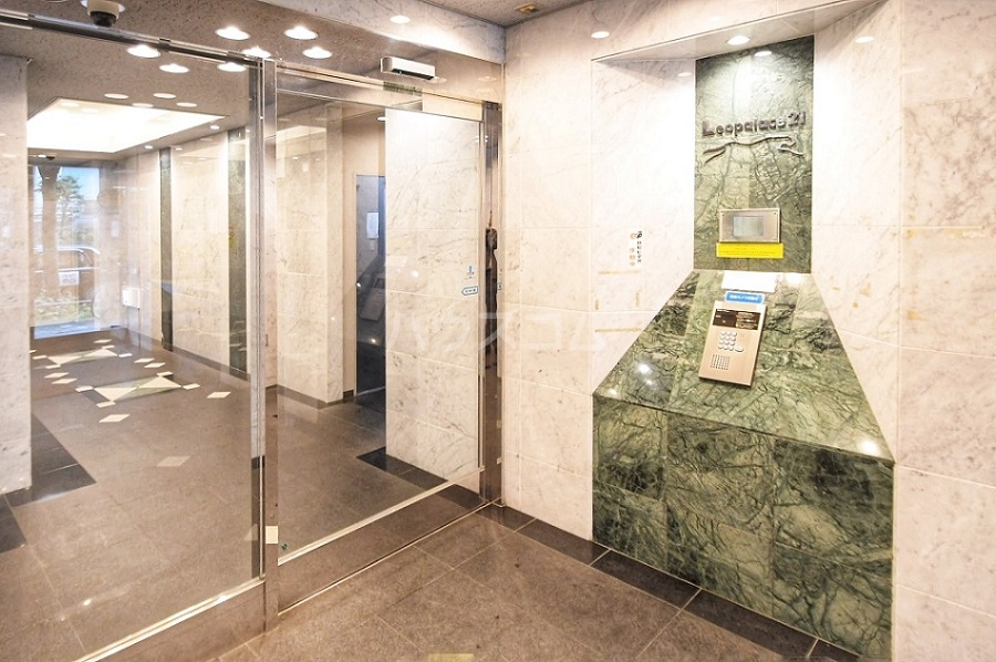 18/22 エントランス