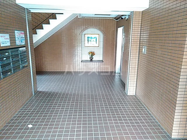 28/30 エントランス