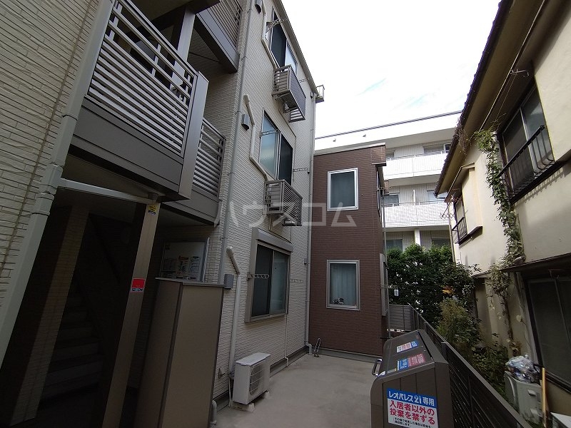 18/18 エントランス