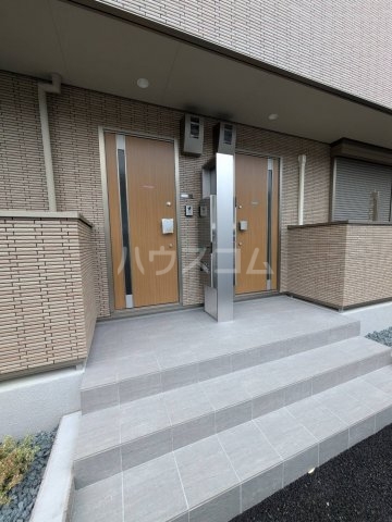 24/30 エントランス