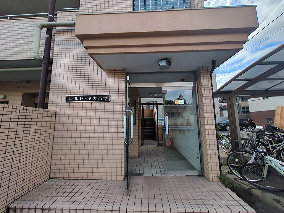28/30 エントランス