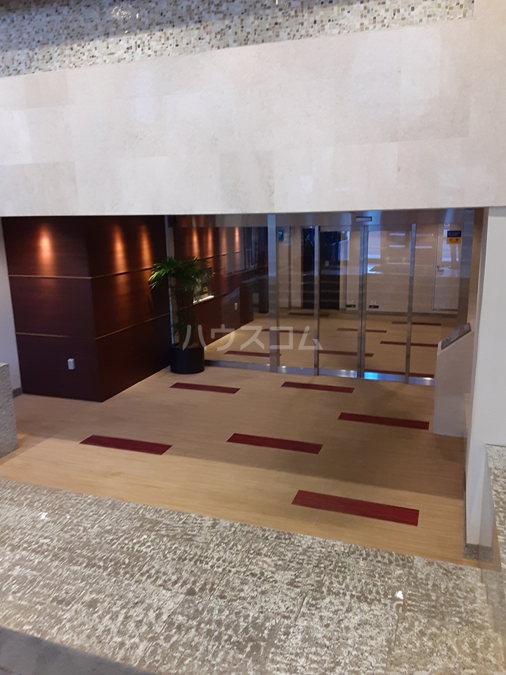 21/28 エントランス