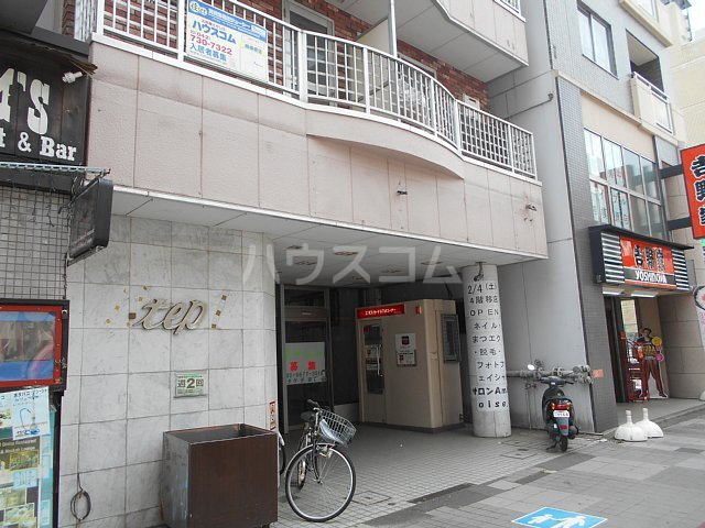 23/30 エントランス