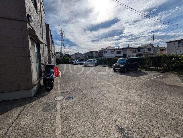 27/30 駐車場
