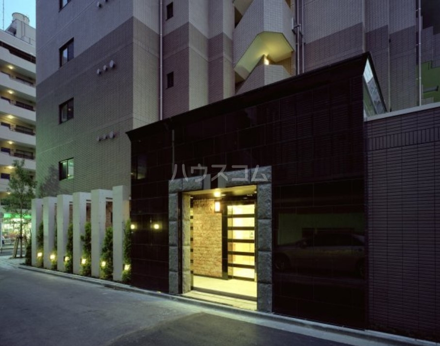 21/30 エントランス