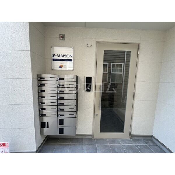 17/27 エントランス