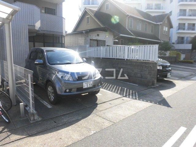 21/28 駐車場