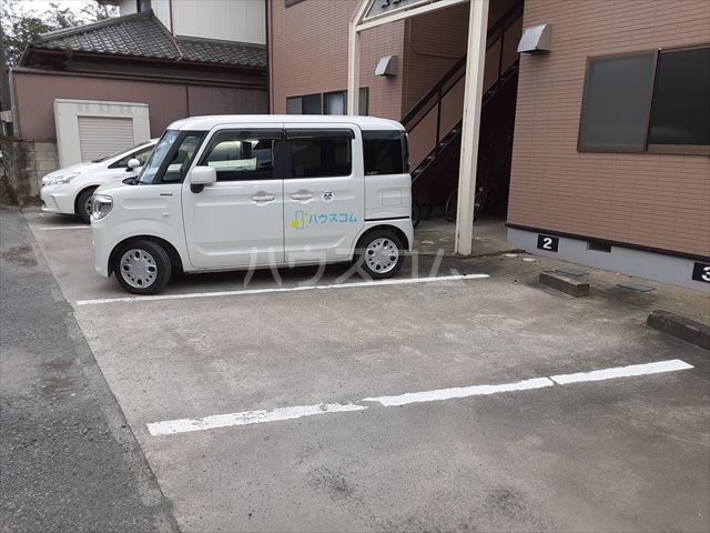 22/28 駐車場