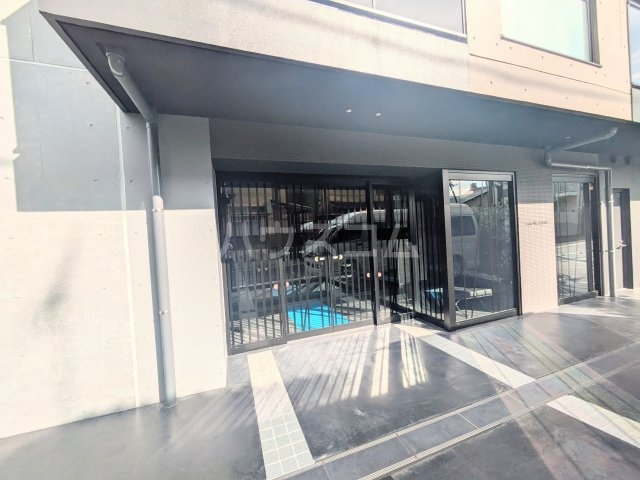 21/28 エントランス