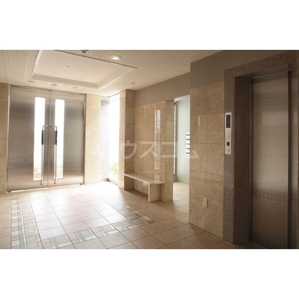 2/3 エントランス