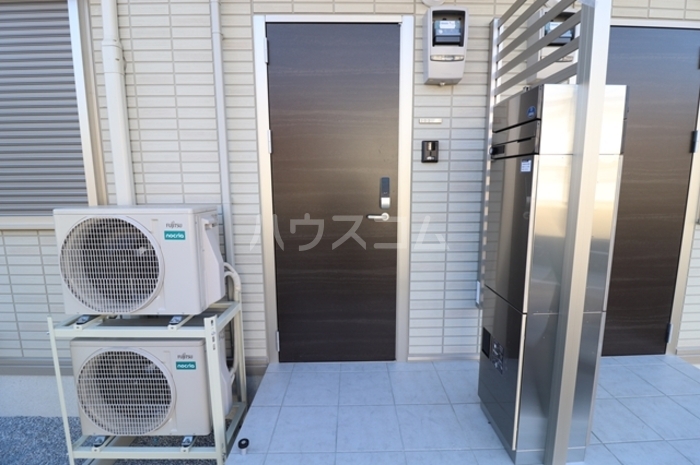 27/30 エントランス