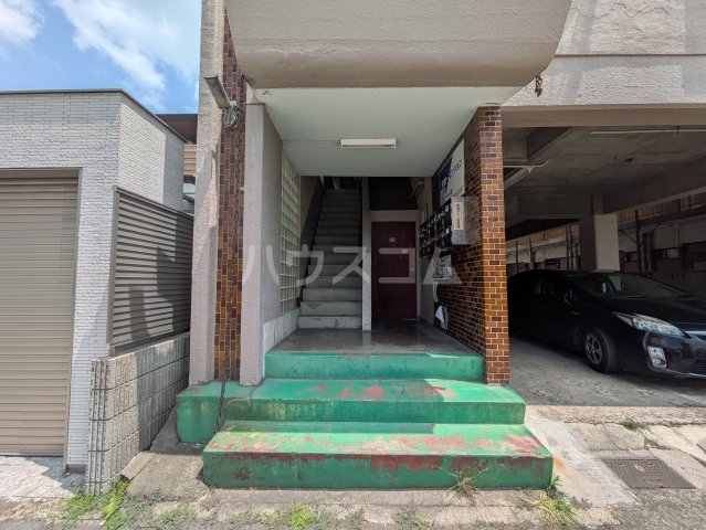 16/17 エントランス