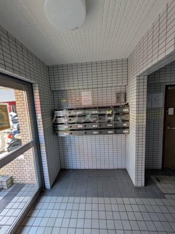 21/30 エントランス