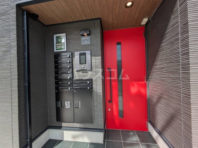 2/4 エントランス