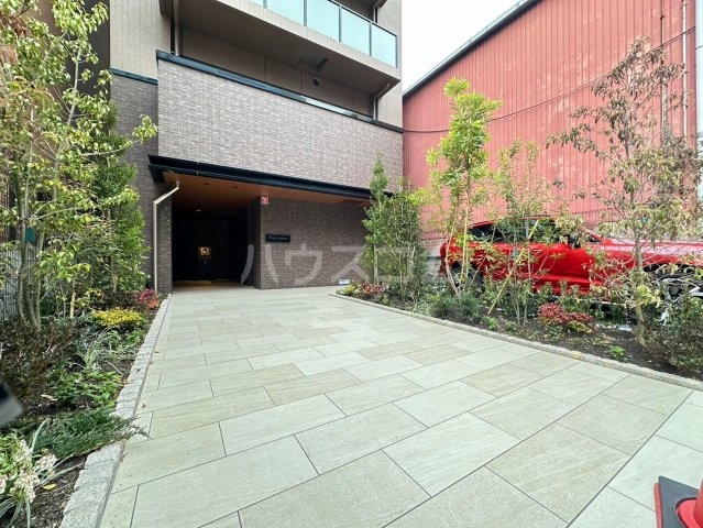 24/30 エントランス