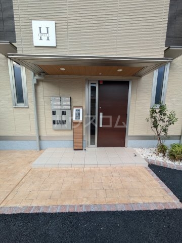 28/30 エントランス