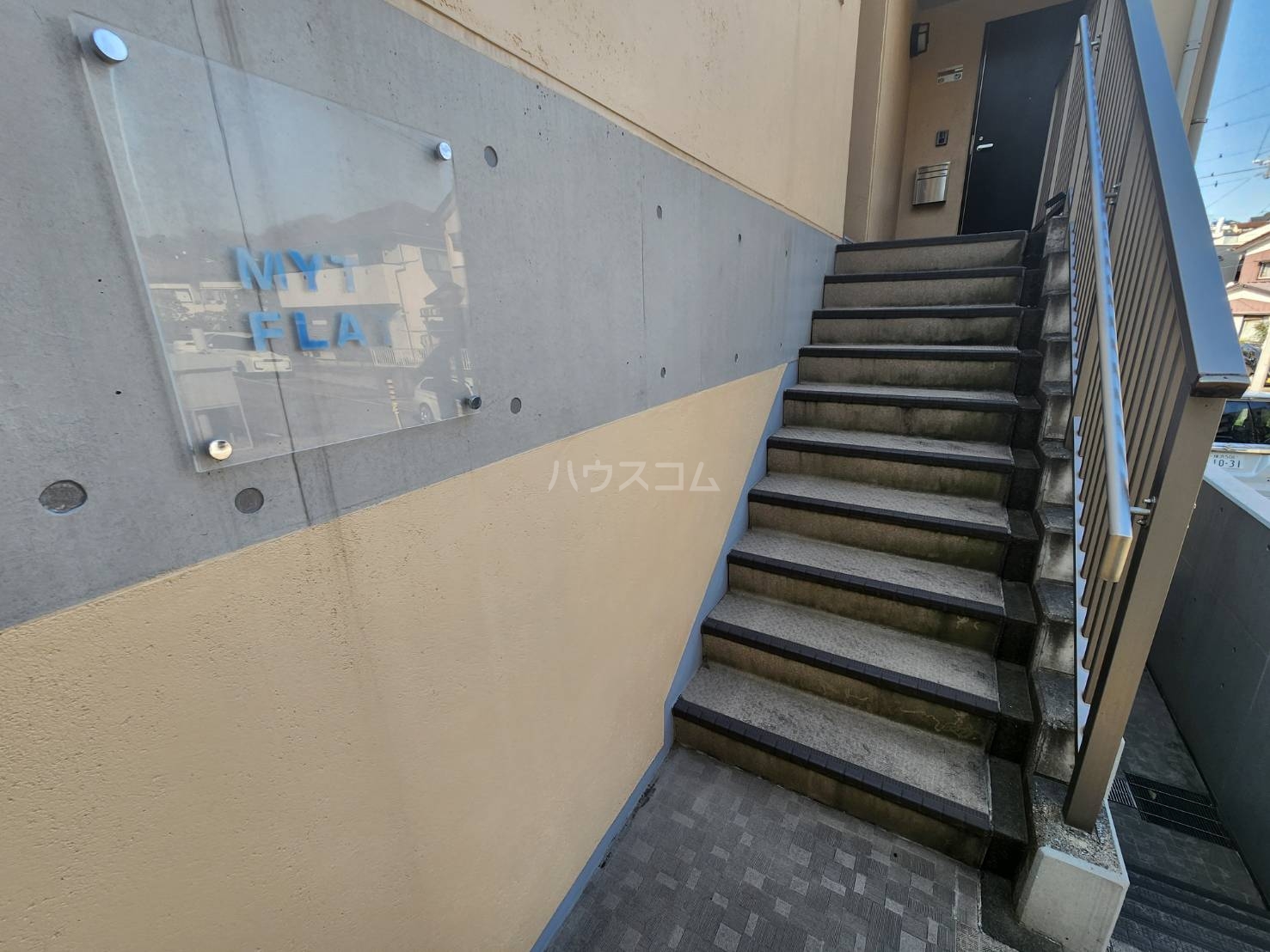 23/29 エントランス