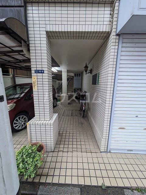 22/30 エントランス