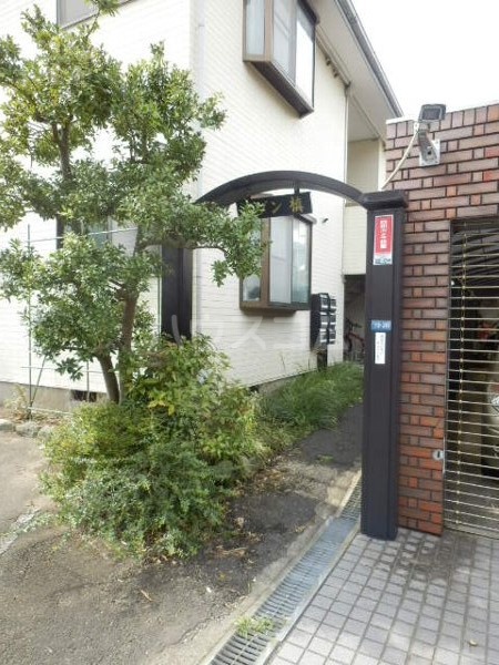 26/30 エントランス