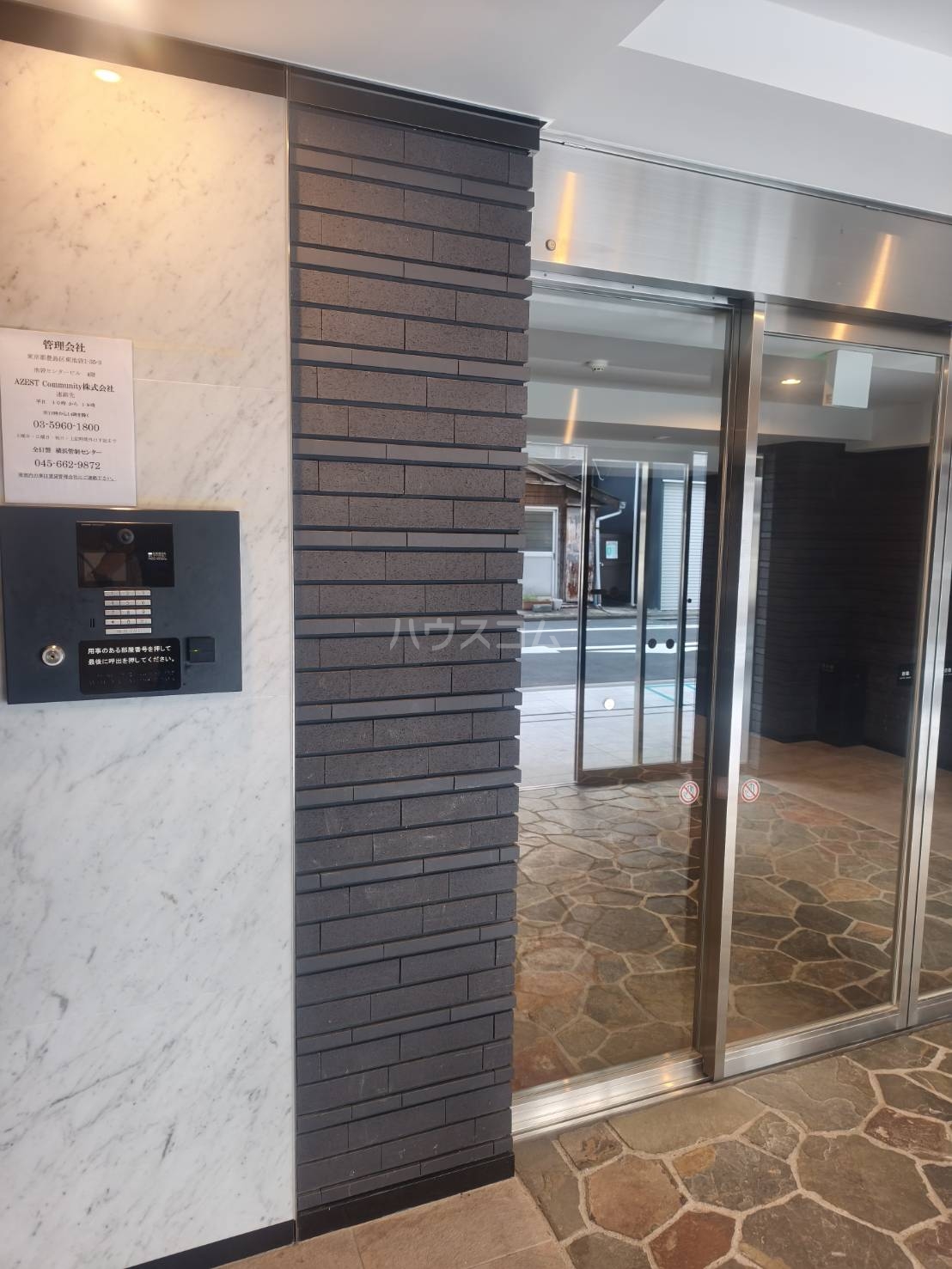 24/30 エントランス