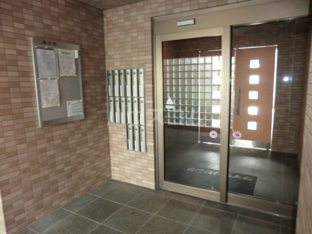 21/30 エントランス