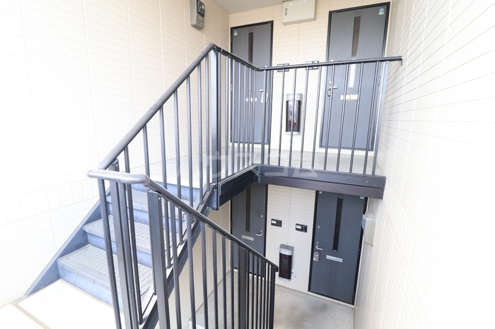 20/21 エントランス