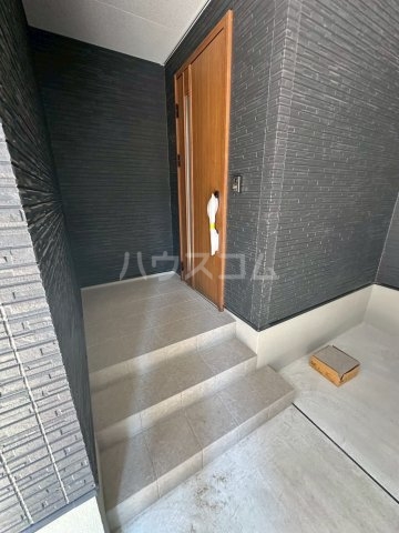 19/23 エントランス