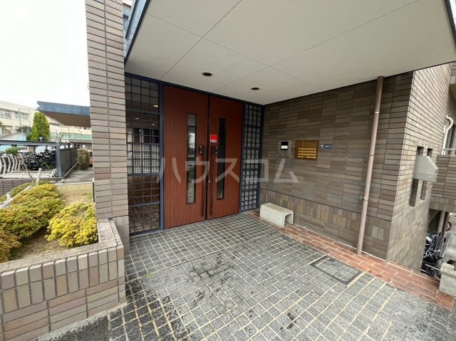 18/28 エントランス