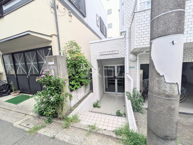 21/25 エントランス