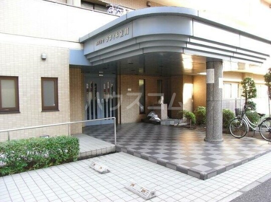 13/22 エントランス