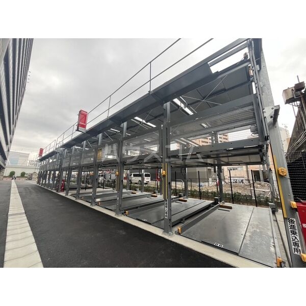 18/27 駐車場