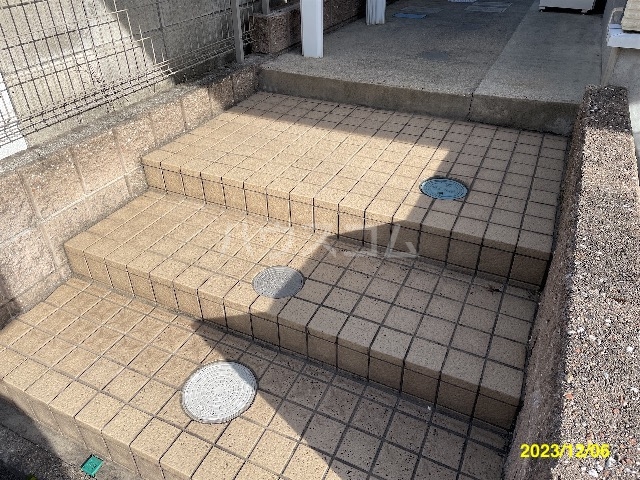 25/30 エントランス