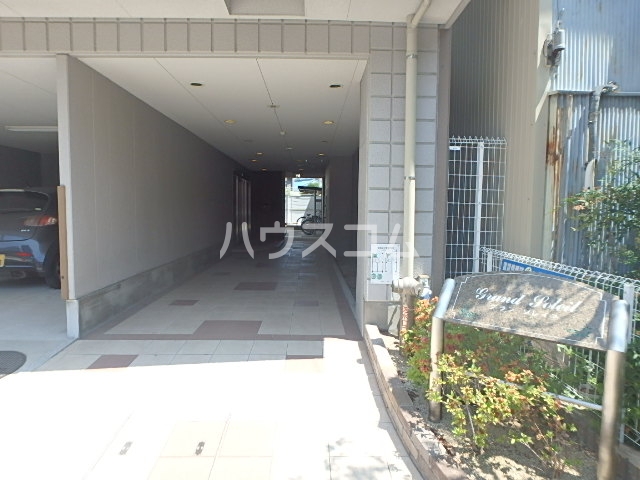 27/30 エントランス