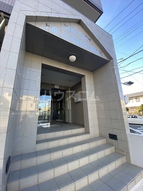 27/28 エントランス