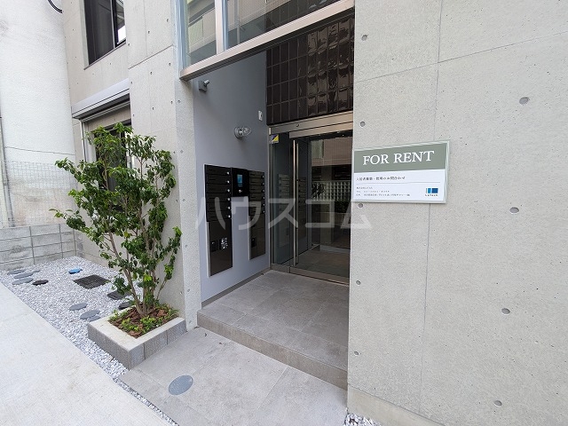 21/25 エントランス