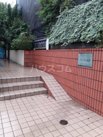 15/23 エントランス