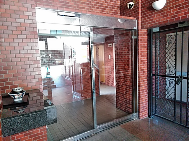 28/30 エントランス