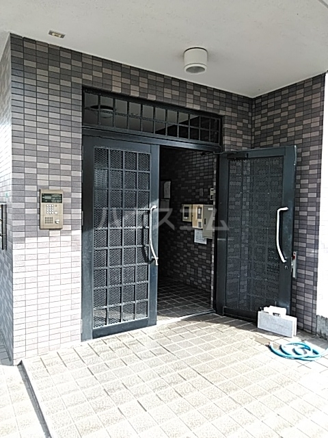 24/27 エントランス