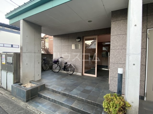 26/30 エントランス