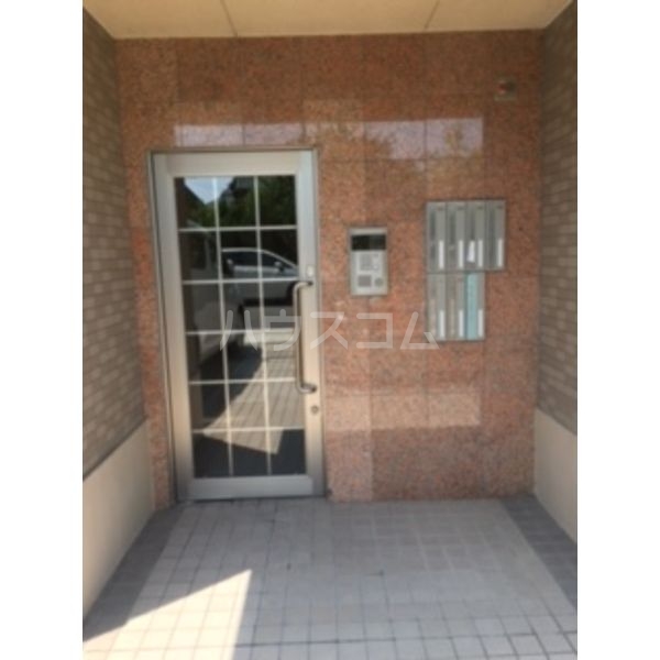 22/30 エントランス