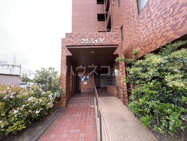 26/30 エントランス