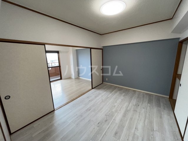 27/30 エントランス