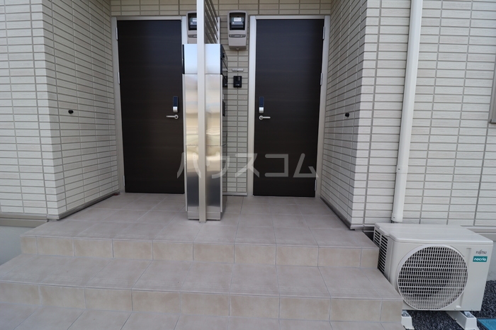 20/23 エントランス