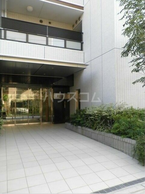 24/30 エントランス