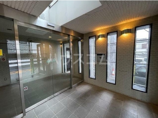 24/30 エントランス