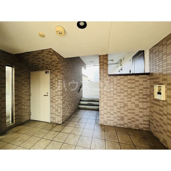 18/29 エントランス