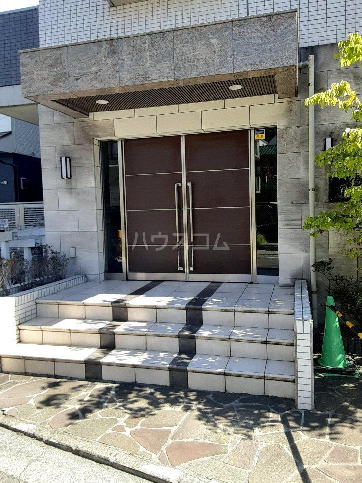 25/30 エントランス