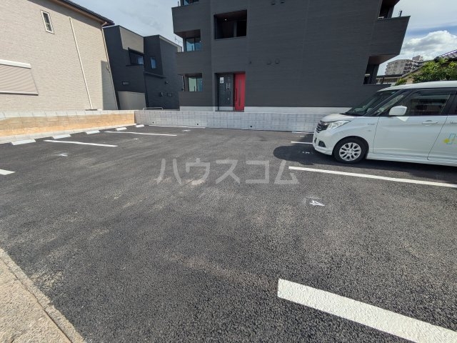 27/30 駐車場