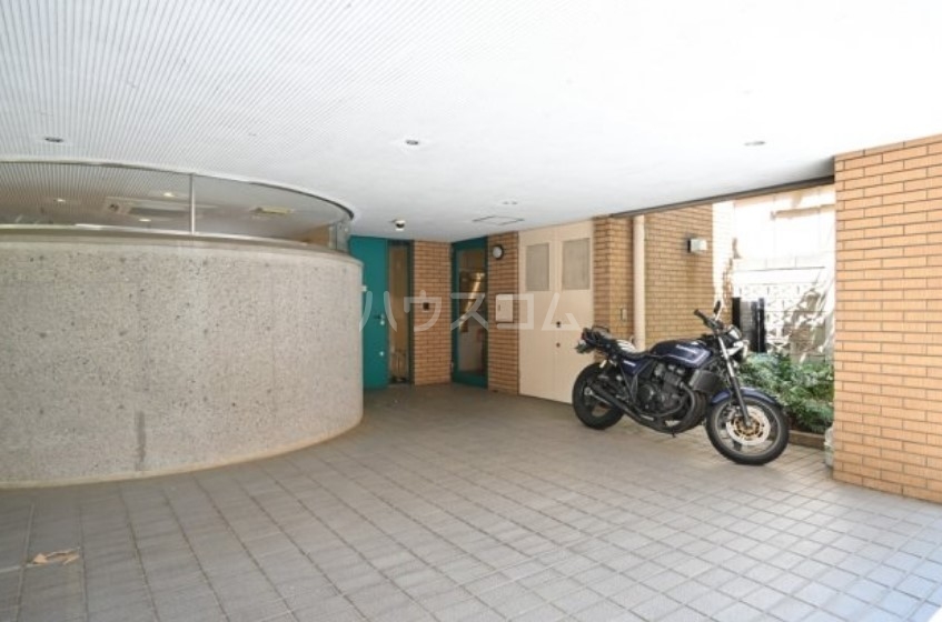 20/30 エントランス